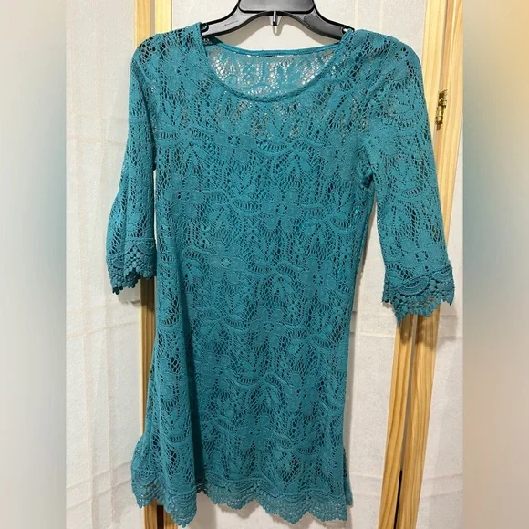 Dresses - Picture 2 of 3